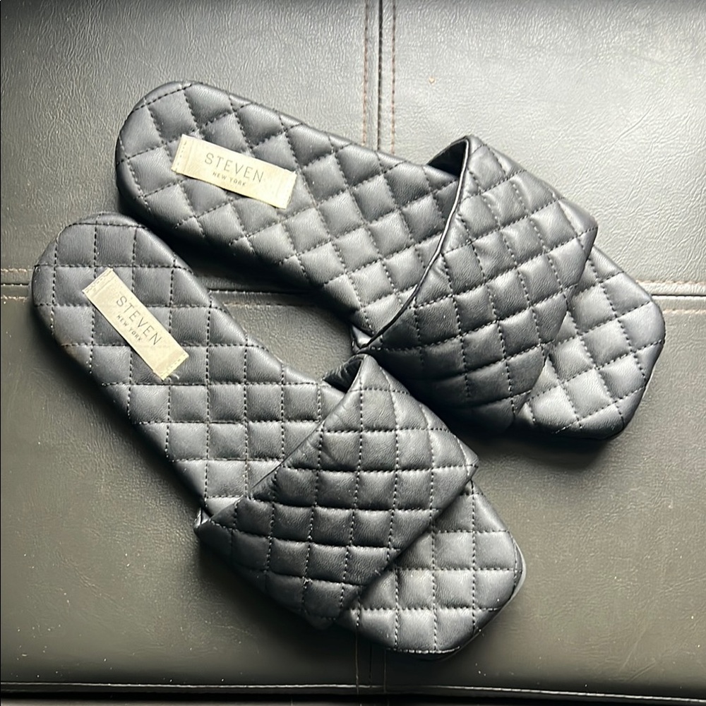 Steven By Steve Madden | Yuki Black Quilted Sandals Slides Size 9